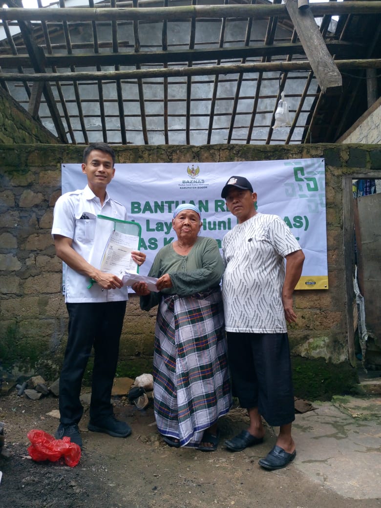 BAZNAS Kabupaten Bogor Realisasi Bantuan Renovasi Rumah untuk Lansia di Ciseeng